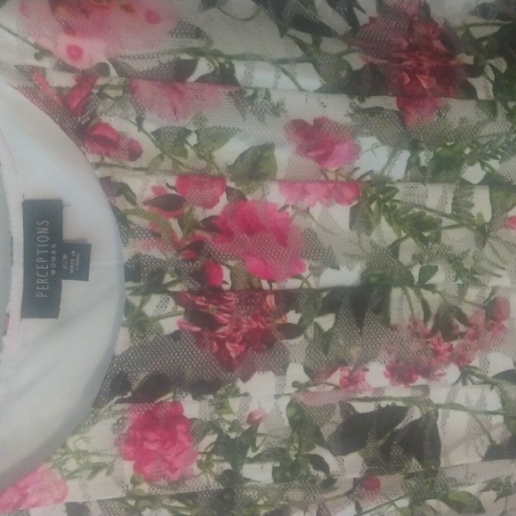 Size 22W - Beautiful white flowered dress by Perceptions. -- sleeveless - Picture 2 of 8